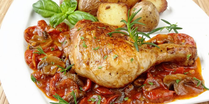 Kuře na rajčatech se žampiony
