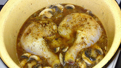 Kuře na rajčatech se žampiony