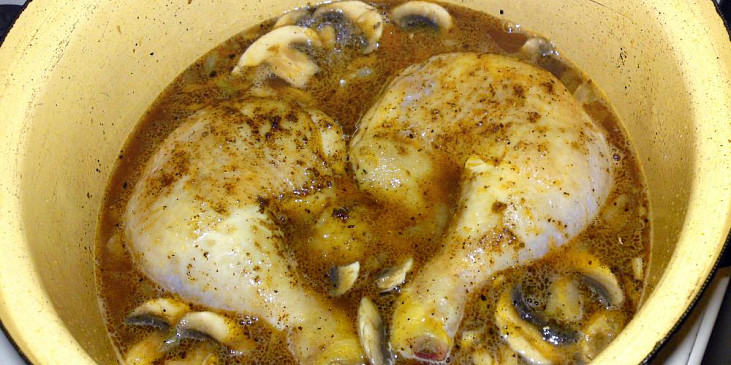 Kuře na rajčatech se žampiony