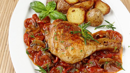 Kuře na rajčatech se žampiony