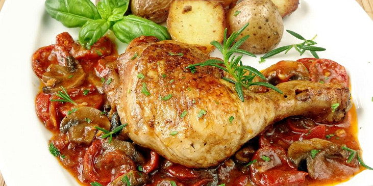 Kuře na rajčatech se žampiony