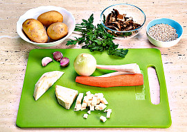 Bramboračka s kroupami