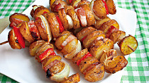 Bramborové špízy se slaninou