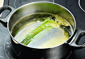 Chřestové rizoto s vínem a parmezánem