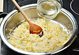 Chřestové rizoto s vínem a parmezánem