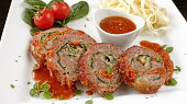 Italská sekaná se špenátem a sušenými rajčaty