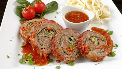 Italská sekaná se špenátem a sušenými rajčaty