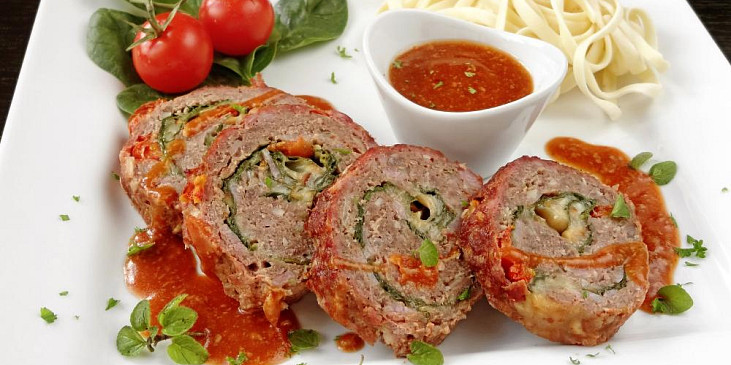 Italská sekaná se špenátem a sušenými rajčaty