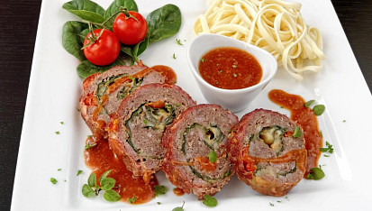 Italská sekaná se špenátem a sušenými rajčaty