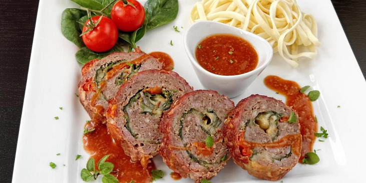 Italská sekaná se špenátem a sušenými rajčaty