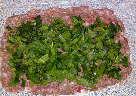 Italská sekaná se špenátem a sušenými rajčaty