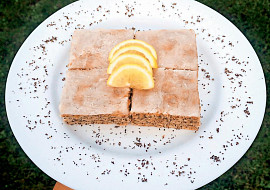 Makovec s lískovými ořechy