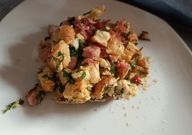 Velikonoční plnka/nádivka (Porce nádivky na talíři)