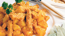 Orientální vepřové nudličky s kokosem a bramborami