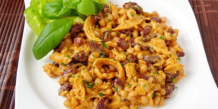 Rychlý fazolový salát s kuřecím masem