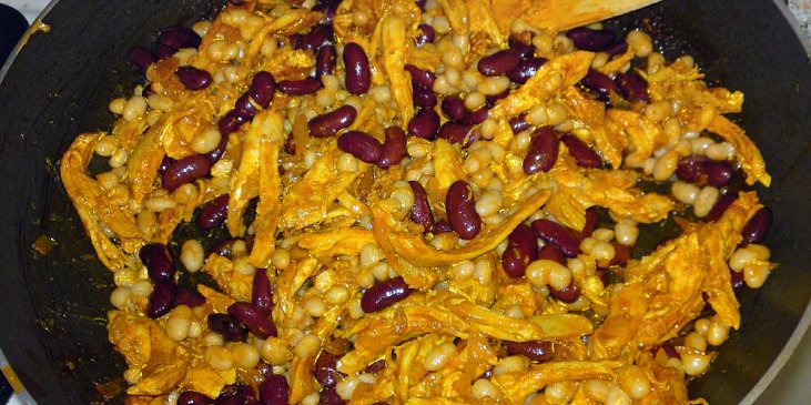 Rychlý fazolový salát s kuřecím masem