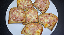 Zapečené tousty - teplé chlebíčky