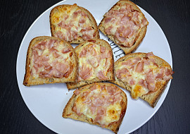 Zapečené tousty - teplé chlebíčky