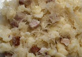 Domácí bramborové halušky (U nás najviac chutia s kyslou dusenou kapustou, zelím.)