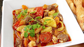 Hustá maďarská gulášová polévka