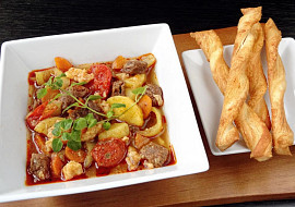 Hustá maďarská gulášová polévka