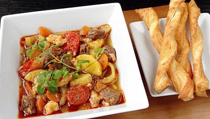 Hustá maďarská gulášová polévka