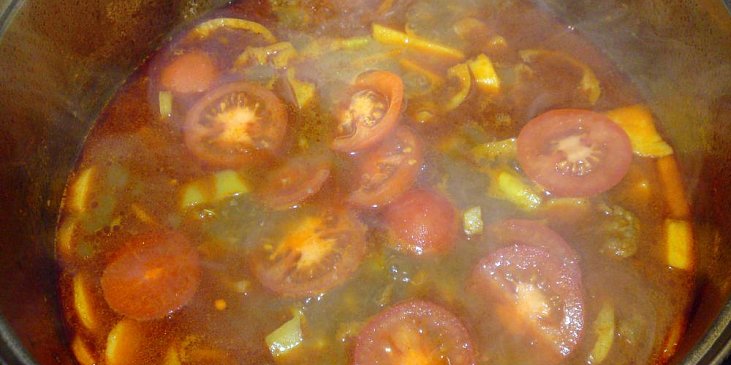 Hustá maďarská gulášová polévka