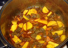 Hustá maďarská gulášová polévka