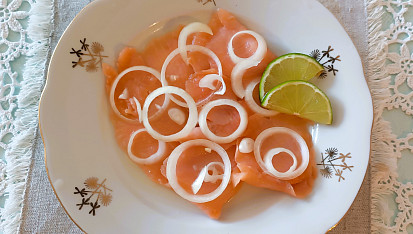 Jednoduché carpaccio z uzeného lososa