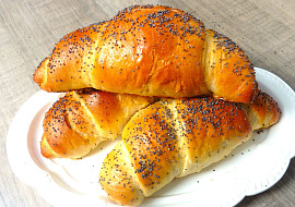 Kynuté loupáky sypané mákem