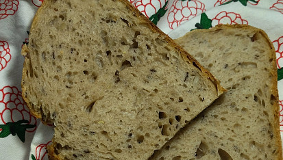 Pšenično žitný kváskový semínkový chléb