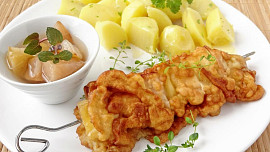 Smažený šunkový špíz s balkánským sýrem