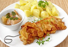 Smažený šunkový špíz s balkánským sýrem