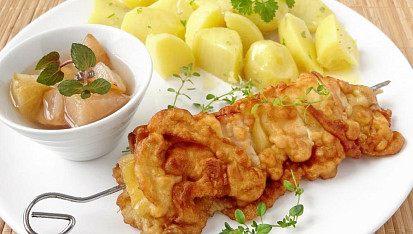 Smažený šunkový špíz s balkánským sýrem