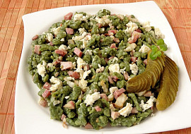 Špenátové halušky se slaninou a brynzou