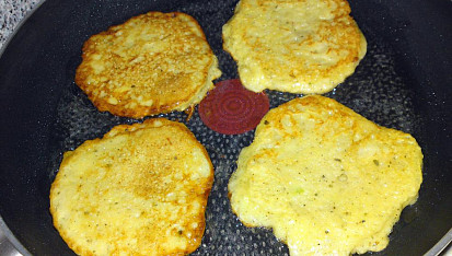 Vepřové medailonky s bramboráčky a oštěpkom