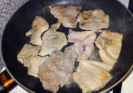 Vepřové medailonky s bramboráčky a oštěpkom