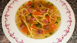 Vývar z  kuřecích skeletů a kachních drobů