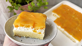 Broskvové řezy s pudinkovou polevou