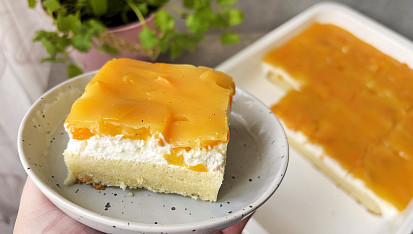 Broskvové řezy s pudinkovou polevou