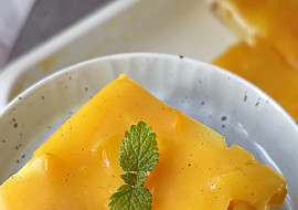 Broskvové řezy s pudinkovou polevou