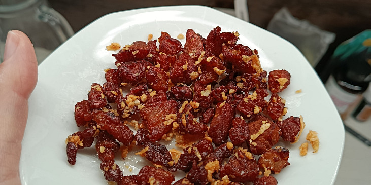 Česnekové škvarky