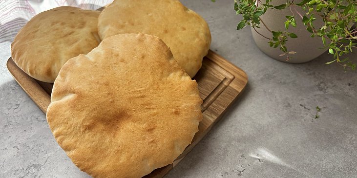 Domácí pita chleba