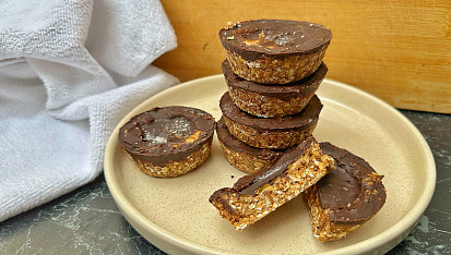 Datlové košíčky s arašídovým máslem