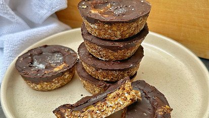 Datlové košíčky s arašídovým máslem