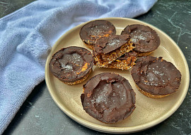 Datlové košíčky s arašídovým máslem