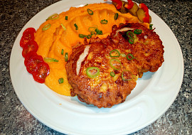 Vinná klobása v sýrovém těstíčku