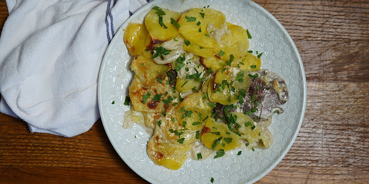 Zapečené kotlety z jednoho pekáčku podle Báry Basikové