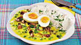 Hráškové karí s vejcem a žampiony