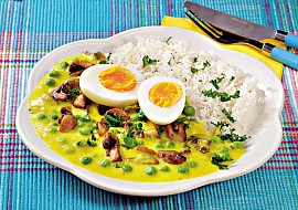 Hráškové karí s vejcem a žampiony